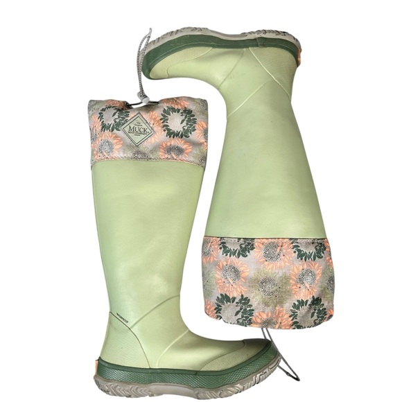 ORIGINAL MUCKBOOT CO Tall Forager Convertible Waterproof Boots in green/ floral - Picture 11 of 11